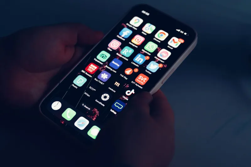 Download às 23h, desinstalado antes do almoço: a síndrome do app salvador que nunca salva ninguém